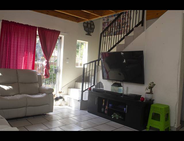 4 BEDROOM TOWNHOUSE TO LET IN WILGEHEUWEL